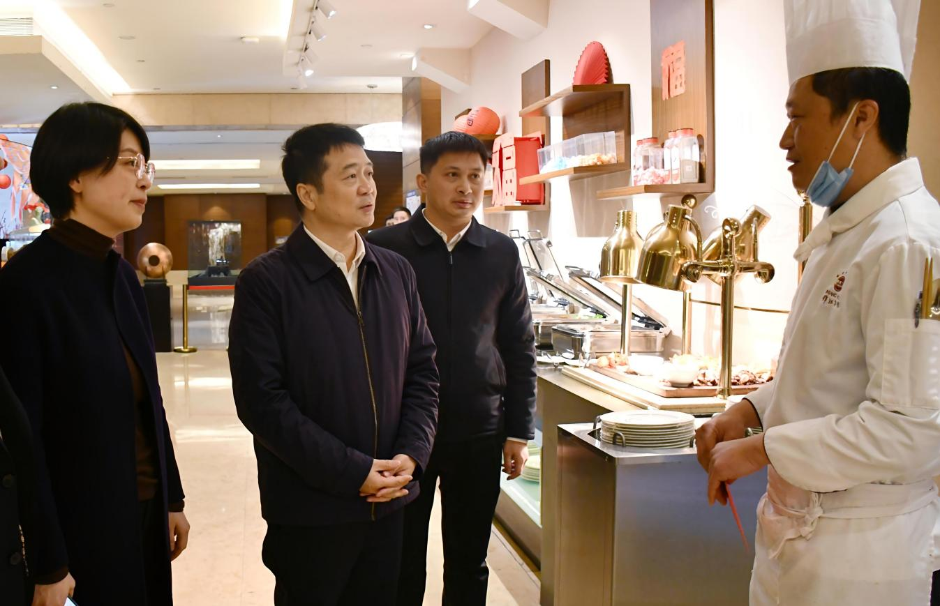 省拉斯维加斯9888集团领导率队开展春节前走访慰问